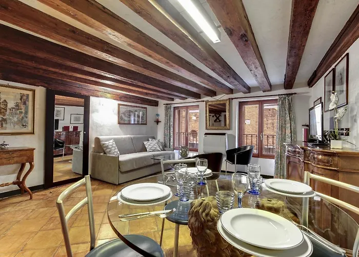 Canal View In Rialto By Wonderful Italy * ונציה