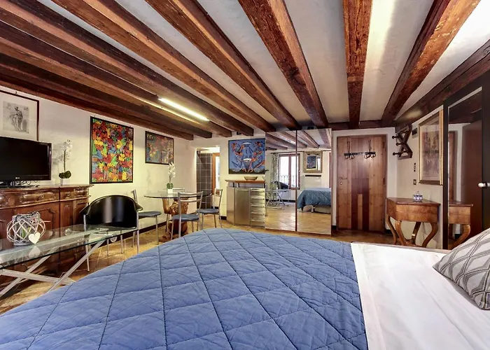 Canal View In Rialto By Wonderful Italy ונציה